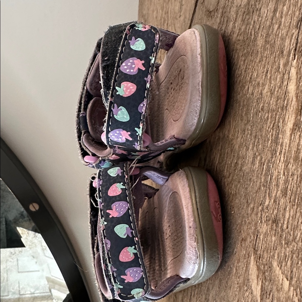 See Kai Run blue and pink strawberry closed toed sandal 🍓 9T - Picture 3 of 3